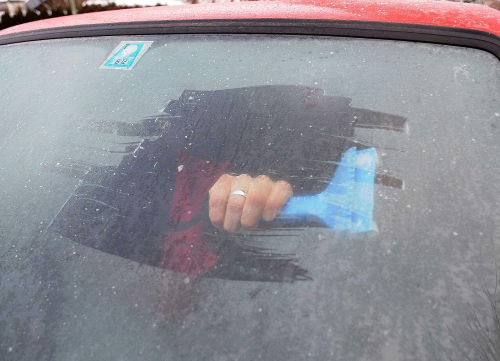 чтобы не замерзало стекло в машине изнутри