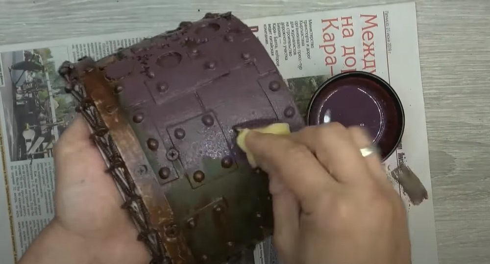 скрыть поверхность горшка краской