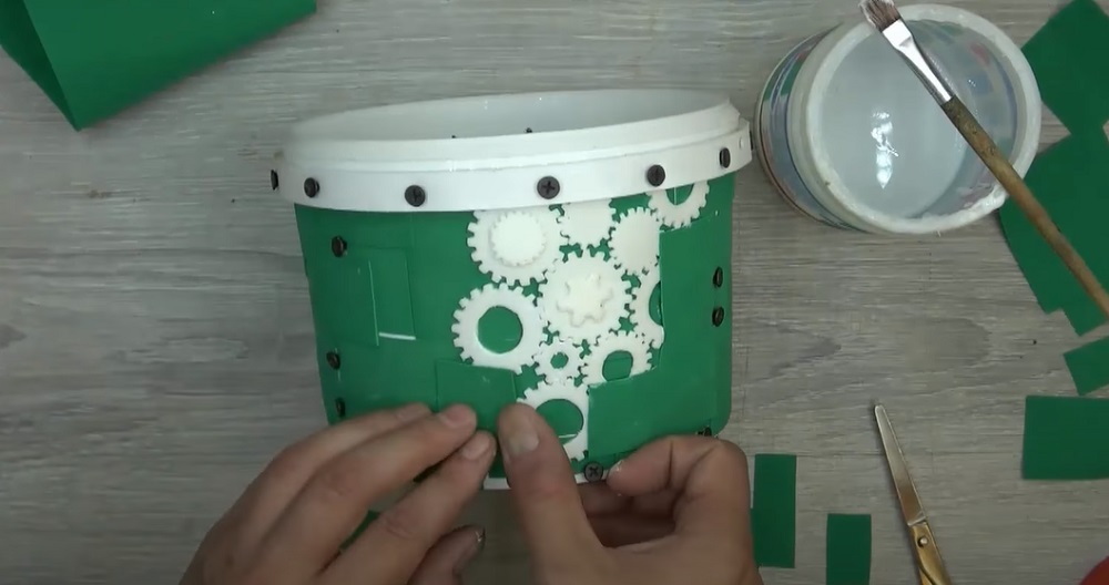 цветочный горшок приклеить шестеренки