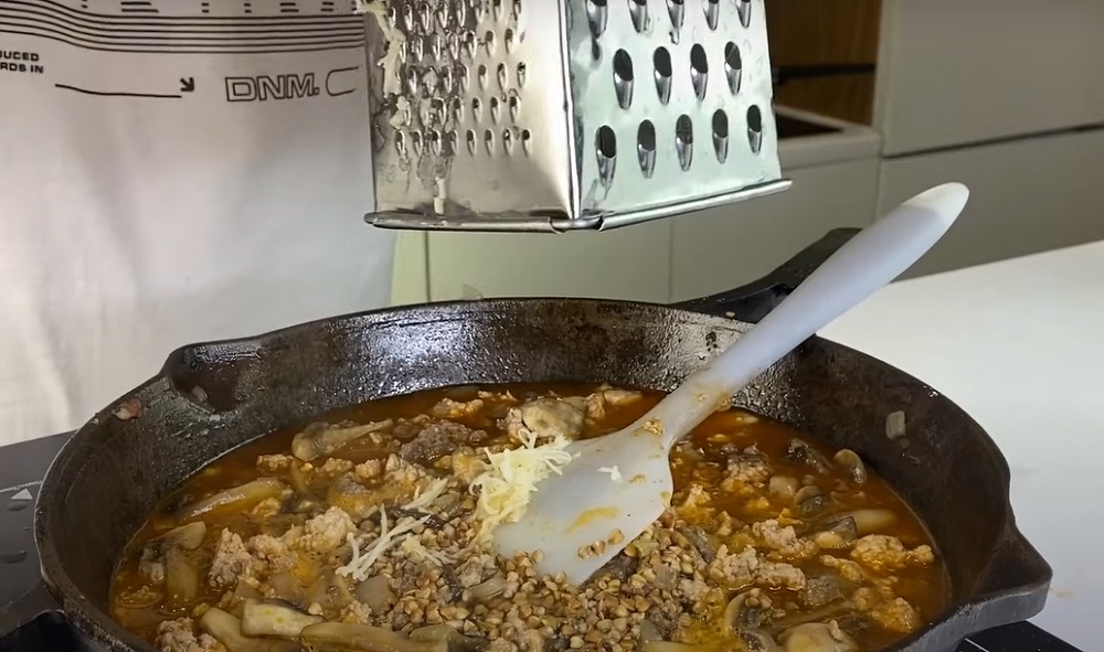 натереть чеснок в кашу