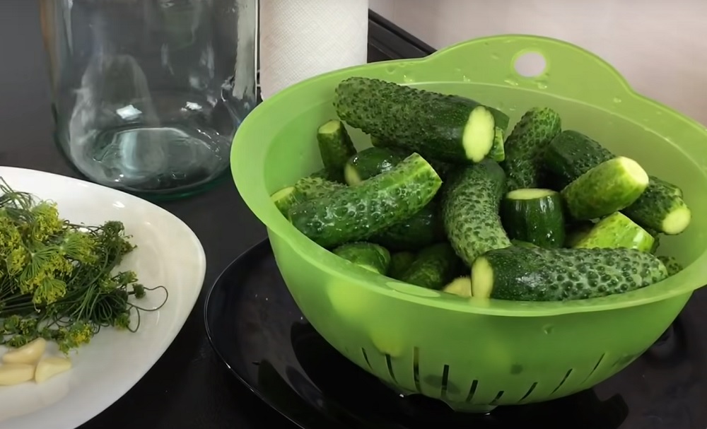 подготовка к засолке огурцов