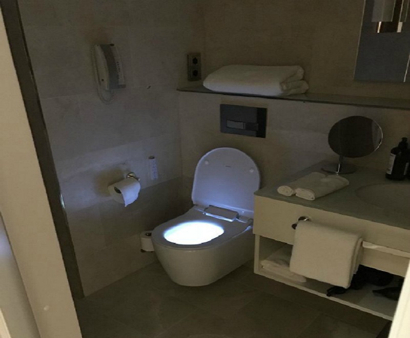 унитаз с подсветкой