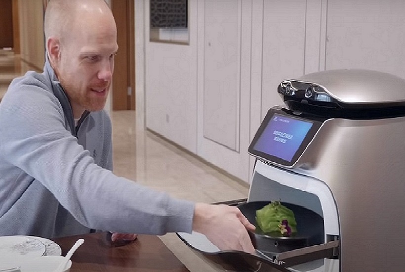 робот в отеле