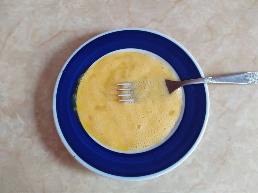 взбитые яйца для омлета