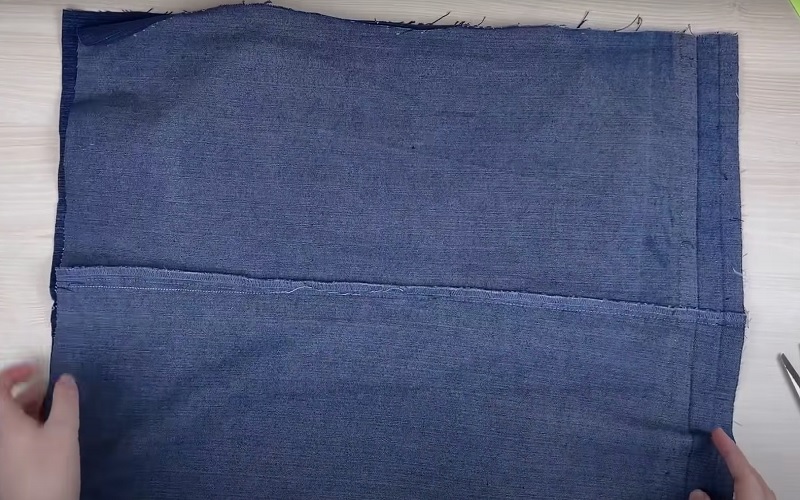 Как вырезать основу для коврика из джинсов