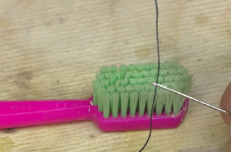 нитка в иголке