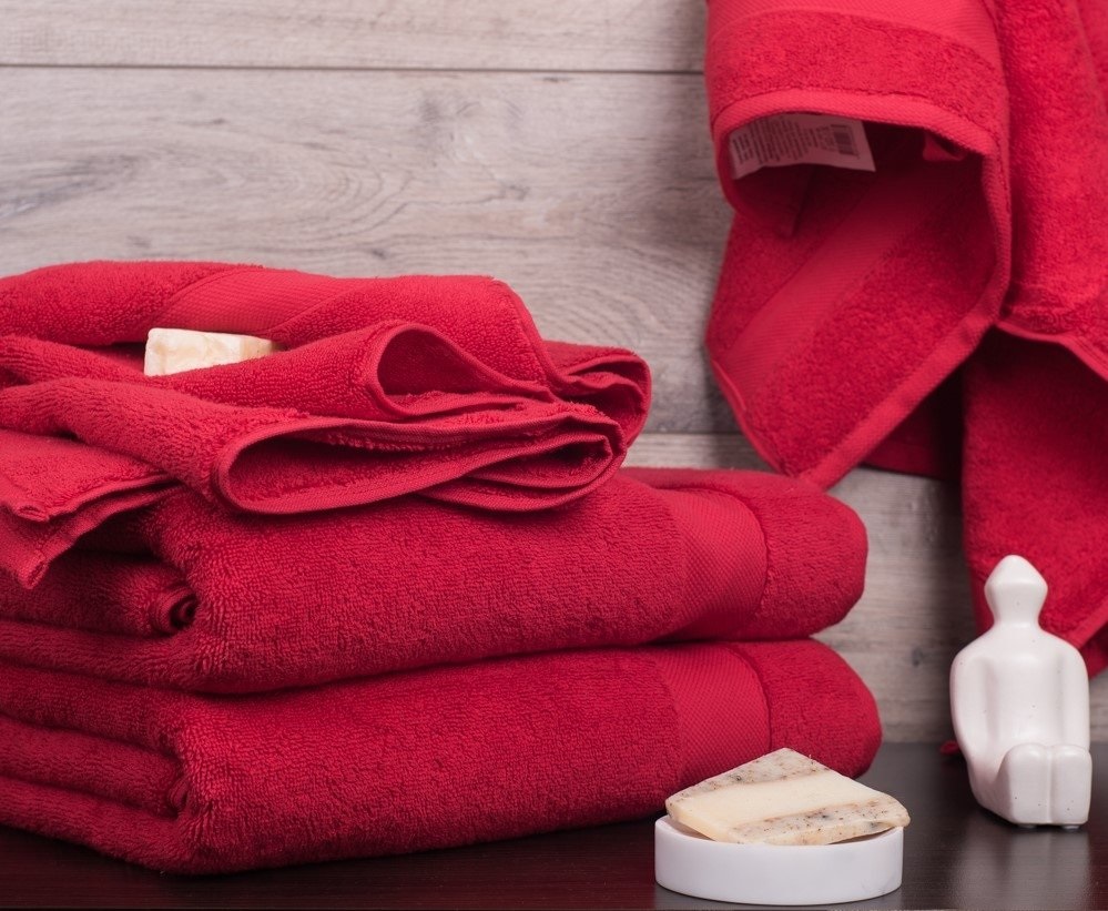 полотенца красного цвета