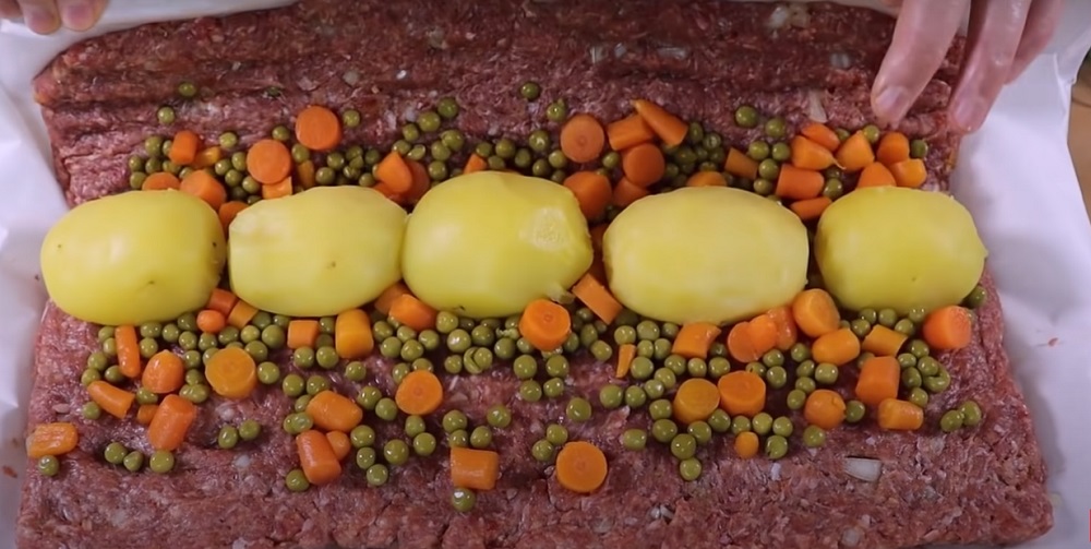 закручивать рулет с овощами