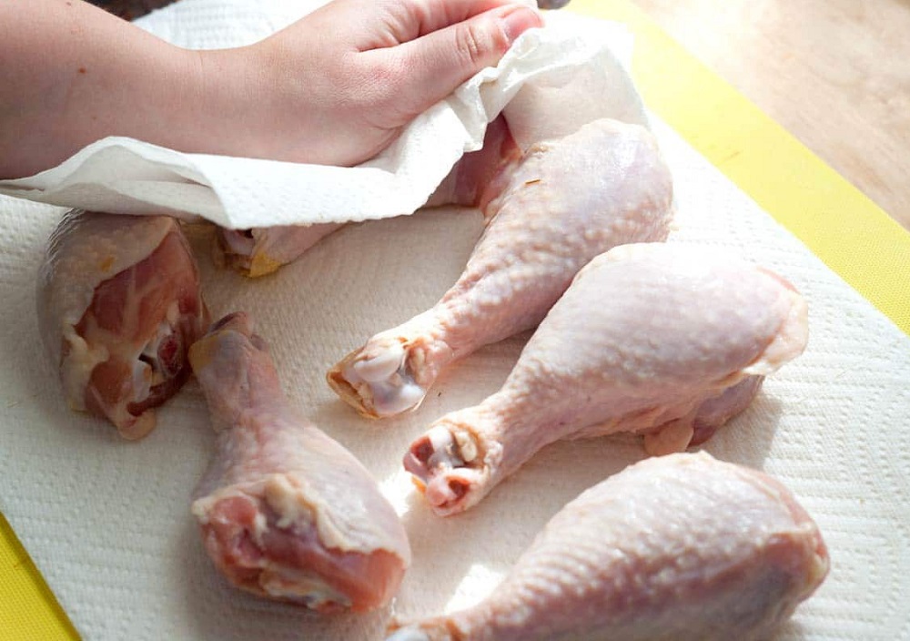 подсуши мясо бумажным полотенцем