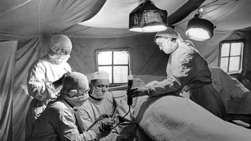 советские хирурги на фронте