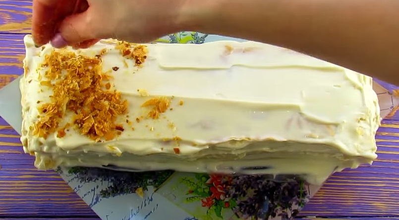 обсыпать наполеон крошкой