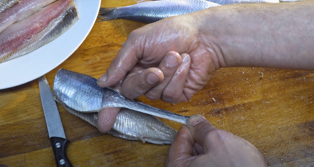 как снять кожу с сельди