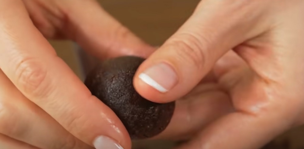 скатать пирожное картошка руками