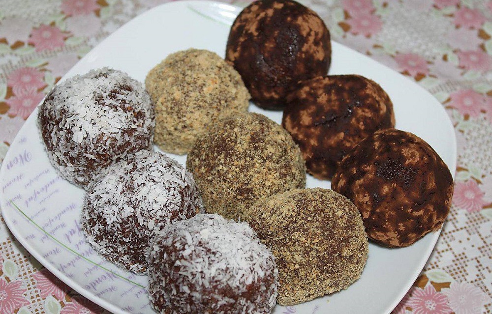 пирожное картошка в кокосовой стружке и какао