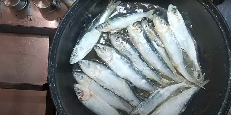 мойва на сковороде