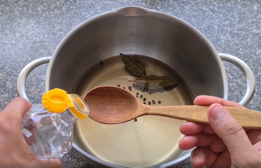 добавить уксус в маринад