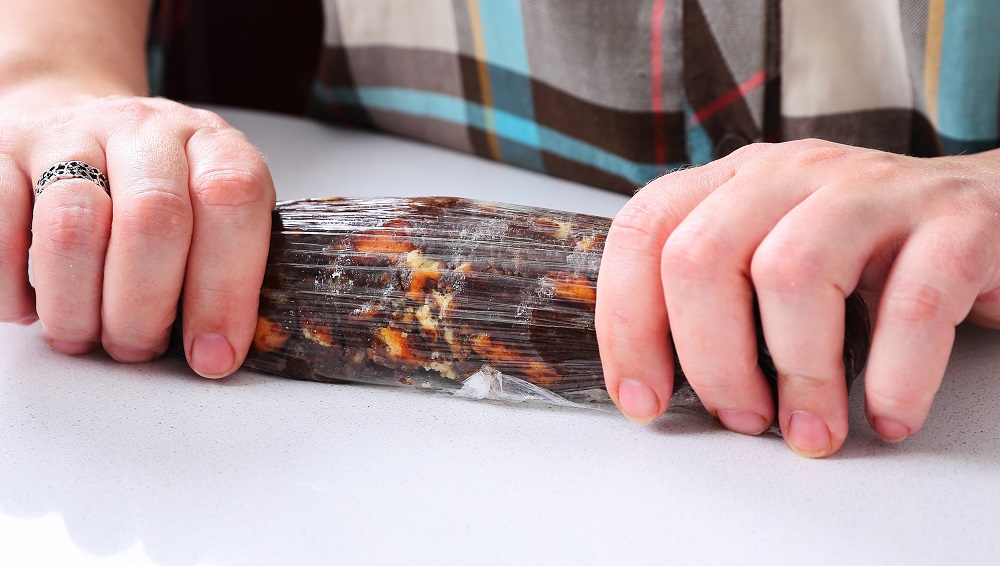 шоколадная колбаска завернуть