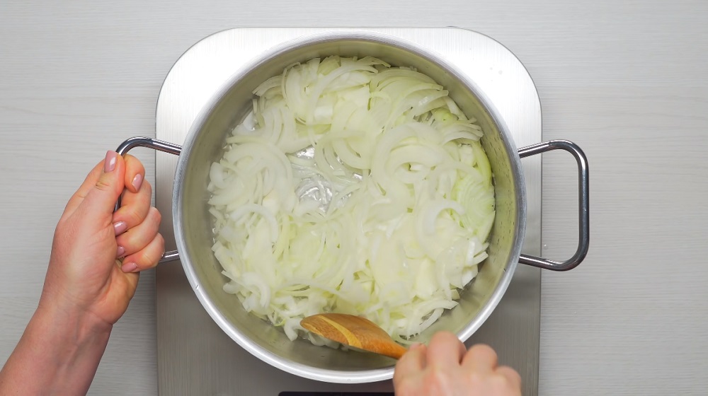 тушенная капуста лук