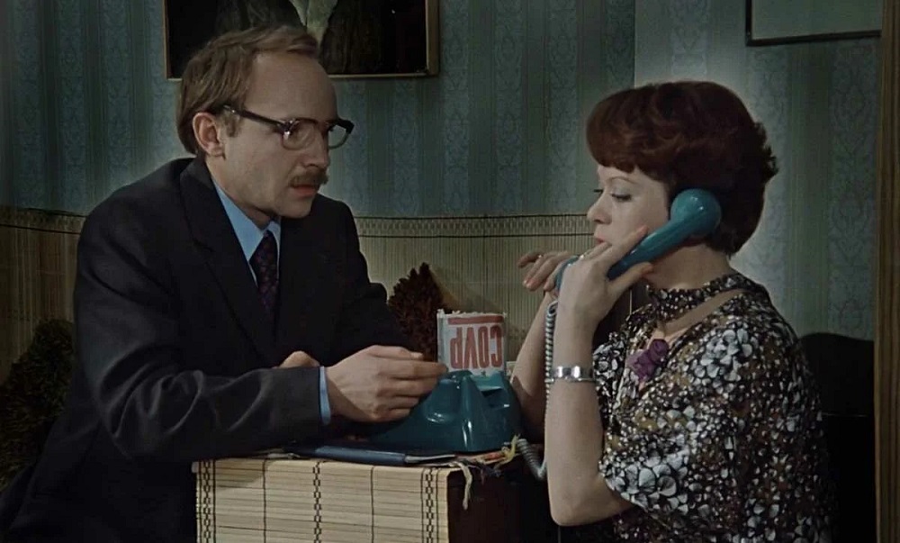 служебный роман фильм