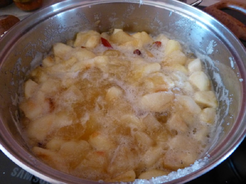 варить яблоки с сахаром
